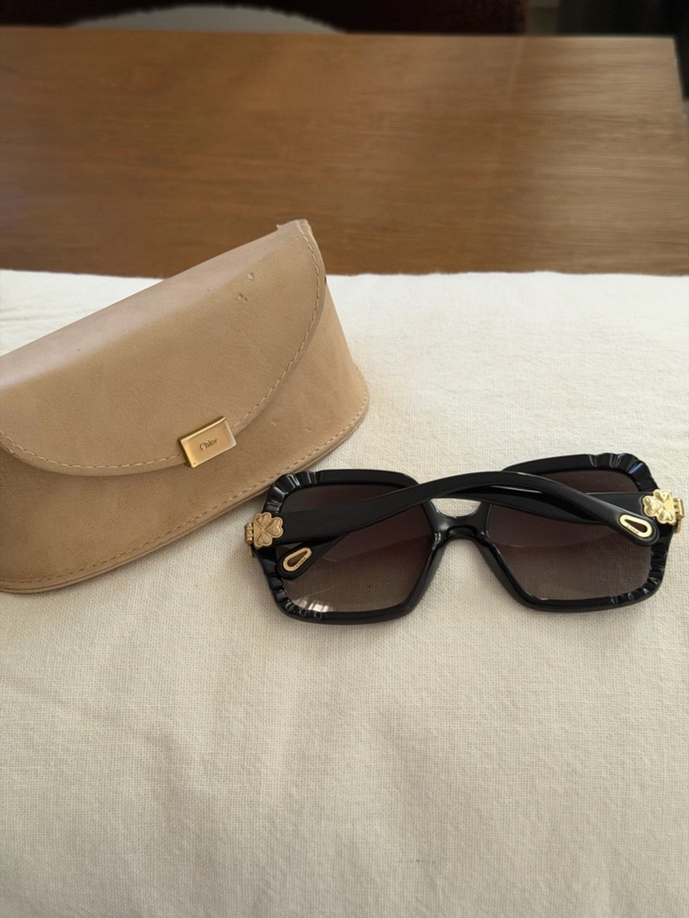 Chloe Black Oversized Square Sunglasses with Tan Case - Picture 2 of 10